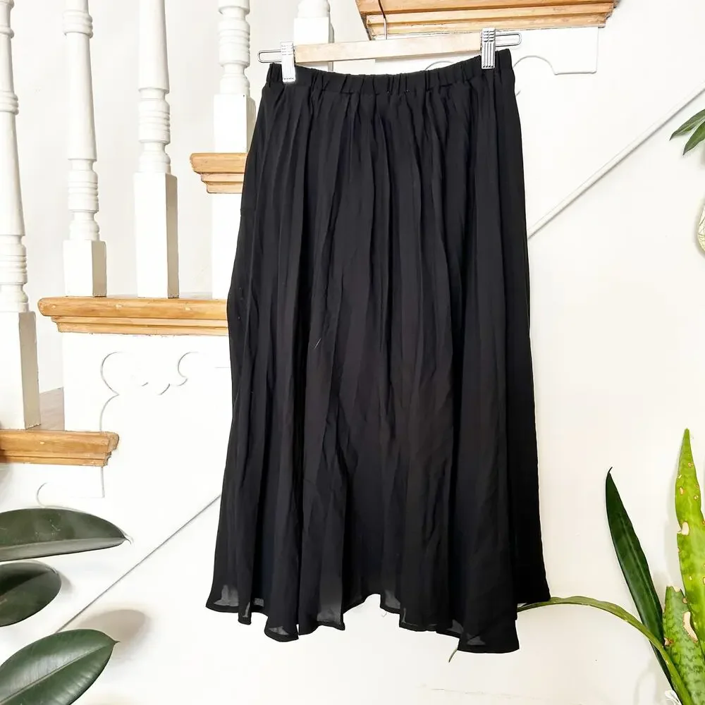 Islander black pleated